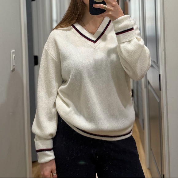 Classic White V-Neck Men's Sweater - Picture 5 of 8